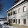 Naturfreundehaus Römerstein Außenansicht im Winter Naturfreundehaus Römerstein Außenansicht im Winter