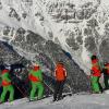 Skigruppe inn den Dolomiten