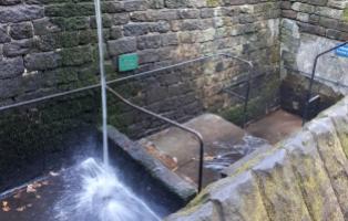 historische Walddusche